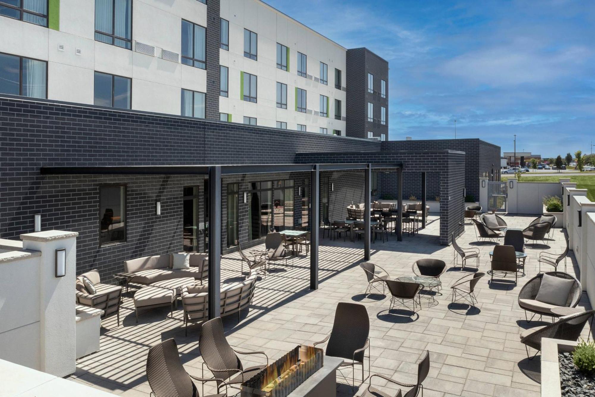 Courtyard By Marriott Fargo Hotel Exterior foto